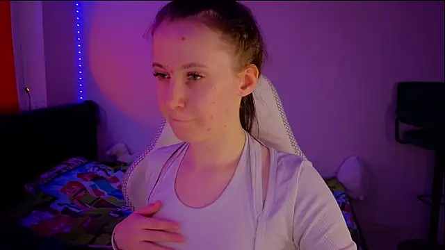 mon lola online show from March 15, 2025, 2:34 pm