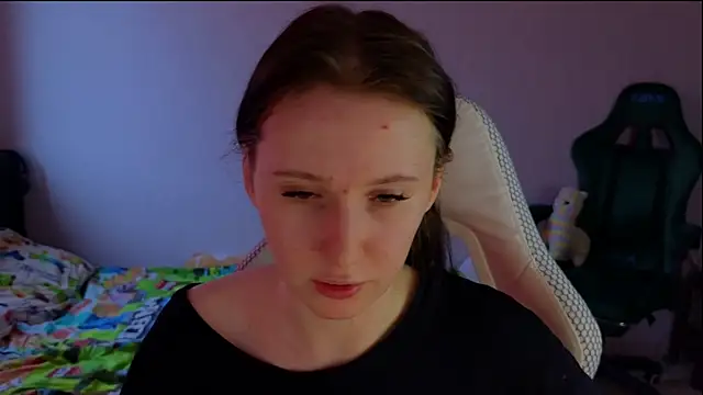 mon lola online show from March 17, 2025, 10:38 am