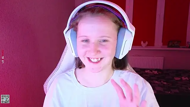 mon lola online show from September 23, 2025, 5:16 pm