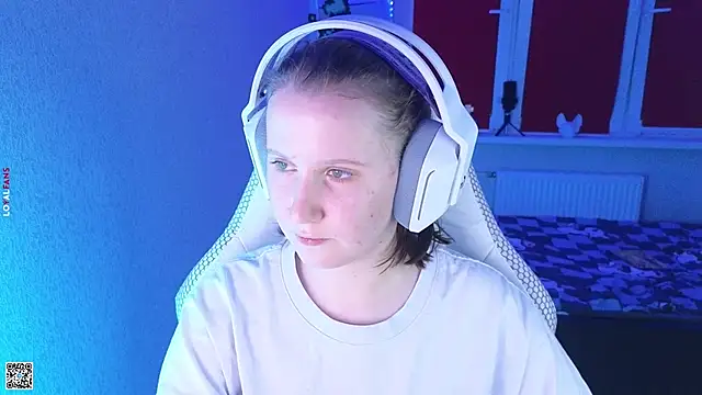 mon lola online show from October 10, 2025, 4:28 pm