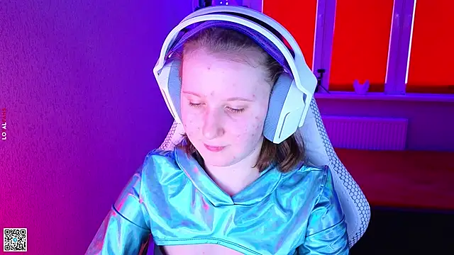 mon lola online show from November 26, 2025, 10:16 am