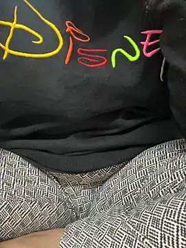 Red-Magic-25 online show from November 16, 2025, 5:57 am