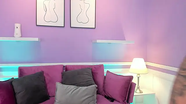 Snapshot of Emma_Walkerr_ chatting on February 3, 2025, 10:11 pm Emma Walkerr online show from February 3, 2025, 10:11 pm