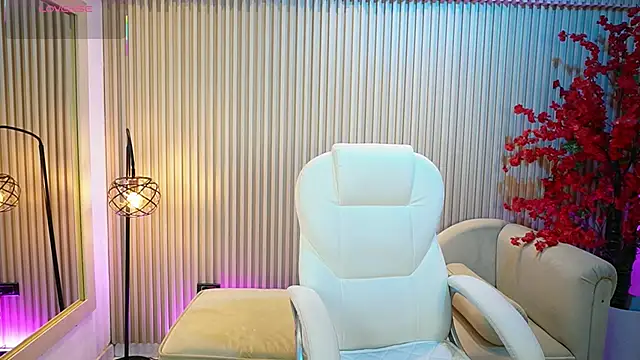 Snapshot of Emma_Walkerr_ chatting on September 18, 2025, 7:05 pm Emma Walkerr online show from September 18, 2025, 7:05 pm