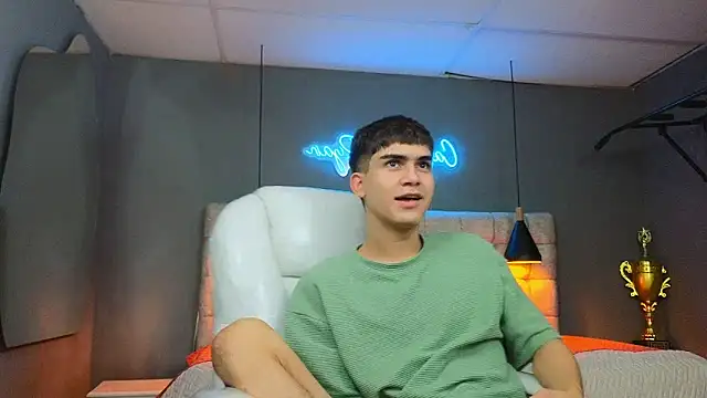 Tommy18   online show from February 19, 2025, 6:33 am