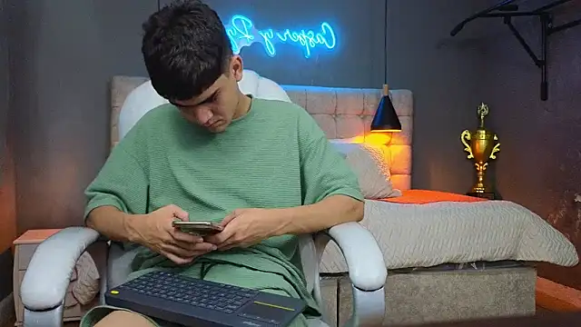 Tommy18   online show from February 19, 2025, 9:39 am