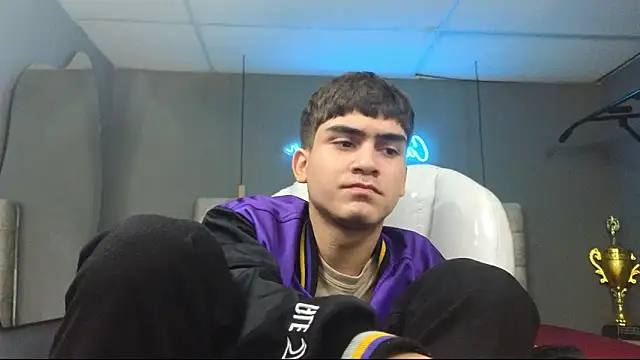 Tommy18   online show from February 27, 2025, 7:12 am