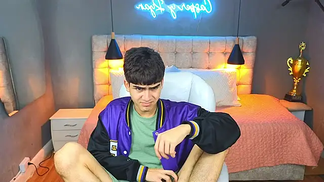 Tommy18   online show from March 9, 2025, 6:50 am