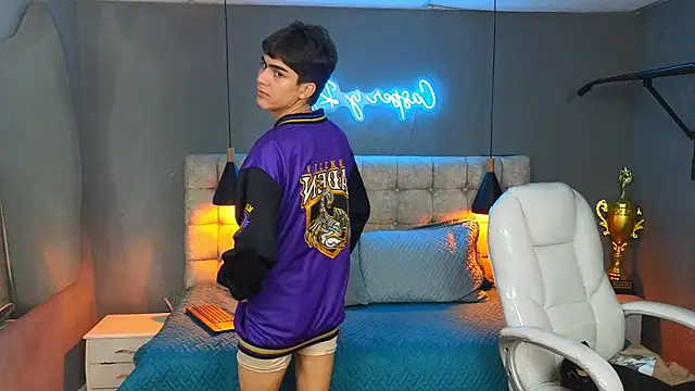 Tommy18   online show from March 16, 2025, 9:49 am