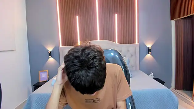 Tommy18   online show from September 20, 2025, 3:29 am