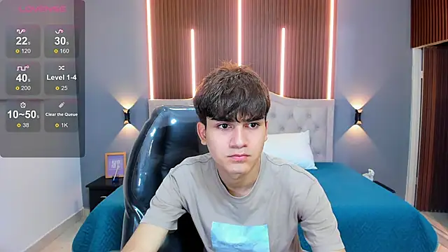 Tommy18   online show from September 24, 2025, 3:32 am