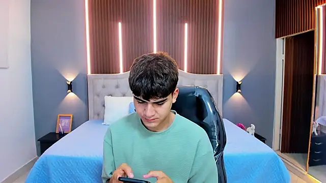 Tommy18   online show from November 6, 2025, 3:29 am