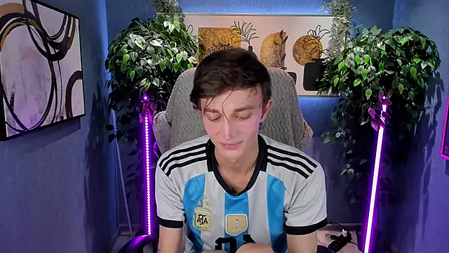 Snapshot of John_Weasley chatting on October 16, 2025, 7:42 am John Weasley online show from October 16, 2025, 7:42 am