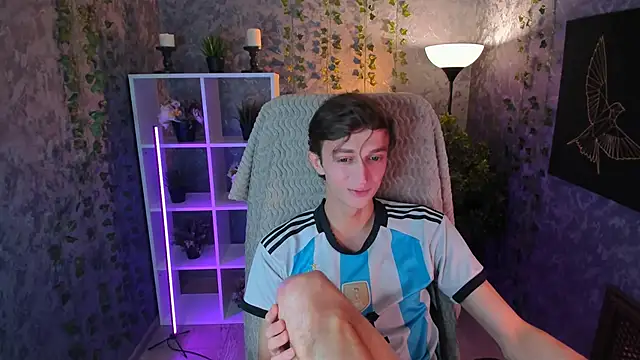 Snapshot of John_Weasley chatting on November 19, 2025, 12:49 pm John Weasley online show from November 19, 2025, 12:49 pm