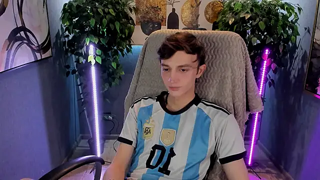 Snapshot of John_Weasley chatting on December 3, 2025, 1:53 pm John Weasley online show from December 3, 2025, 1:53 pm