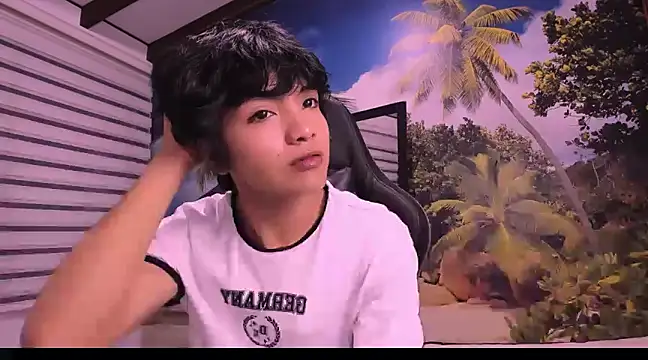 Snapshot of AllanYong18 chatting on February 1, 2025, 2:05 am AllanYong18 online show from February 1, 2025, 2:05 am