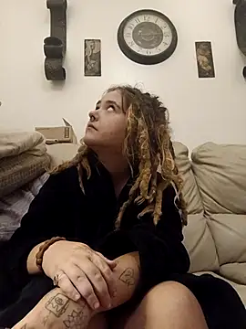 Snapshot of LitHippieBaby420 chatting on September 27, 2025, 6:13 pm LitHippieBaby420 online show from September 27, 2025, 6:13 pm