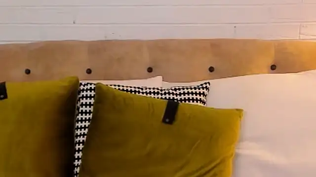 Snapshot of SarahGrays chatting on November 17, 2025, 5:30 pm SarahGrays online show from November 17, 2025, 5:30 pm