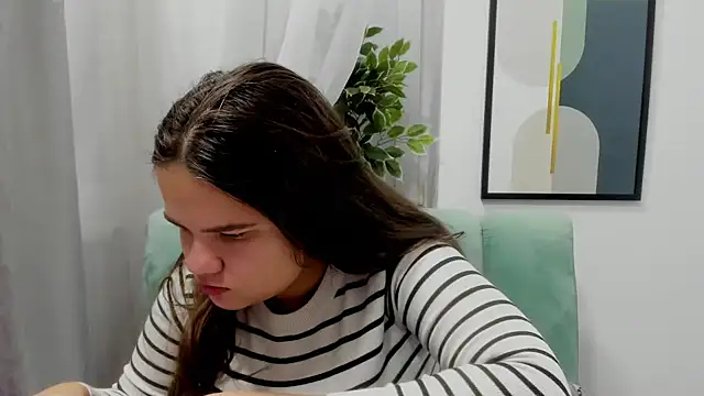 AdeleCruz online show from February 3, 2025, 1:08 pm