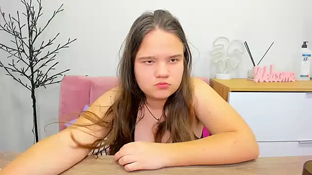 AdeleCruz online show from February 11, 2025, 4:35 pm