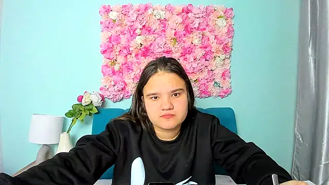 AdeleCruz online show from February 24, 2025, 4:26 pm