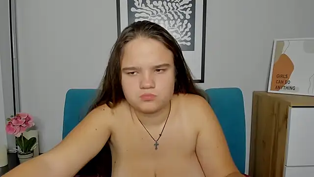 AdeleCruz online show from November 4, 2025, 8:13 am