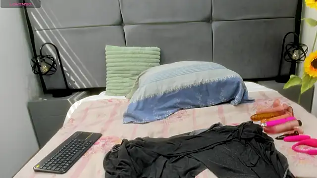 Snapshot of VickyBoobss chatting on September 17, 2025, 7:59 pm VickyBoobss online show from September 17, 2025, 7:59 pm