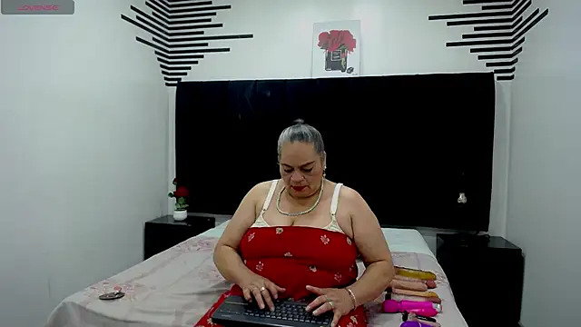 Snapshot of VickyBoobss chatting on September 26, 2025, 8:35 pm VickyBoobss online show from September 26, 2025, 8:35 pm