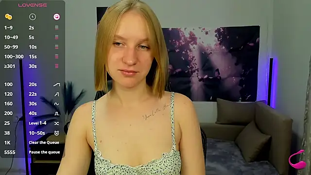 Snapshot of BeautyBlondy chatting on October 22, 2025, 12:16 pm BeautyBlondy online show from October 22, 2025, 12:16 pm