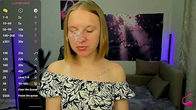 Snapshot of BeautyBlondy chatting on October 23, 2025, 12:37 pm BeautyBlondy online show from October 23, 2025, 12:37 pm