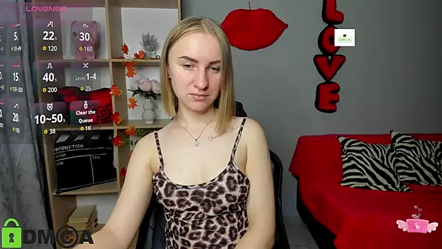 Snapshot of BeautyBlondy chatting on November 21, 2025, 1:10 pm BeautyBlondy online show from November 21, 2025, 1:10 pm