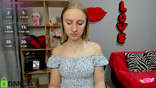 Snapshot of BeautyBlondy chatting on December 1, 2025, 1:27 pm BeautyBlondy online show from December 1, 2025, 1:27 pm