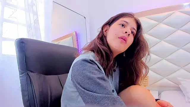 Snapshot of MiaQueen021 chatting on February 10, 2025, 3:42 pm MiaQueen021 online show from February 10, 2025, 3:42 pm