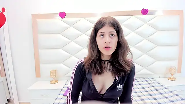 Snapshot of MiaQueen021 chatting on February 13, 2025, 3:35 pm MiaQueen021 online show from February 13, 2025, 3:35 pm