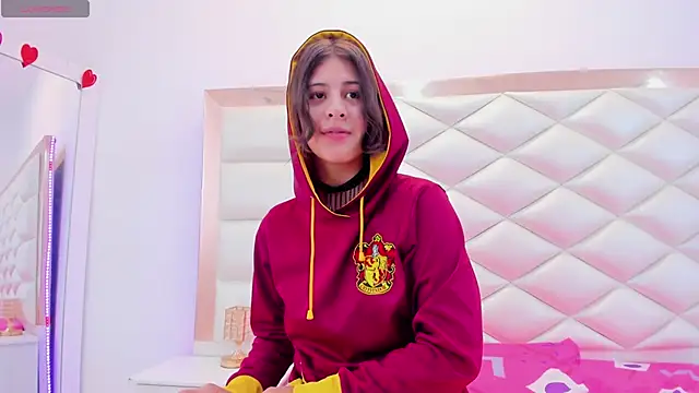 Snapshot of MiaQueen021 chatting on March 6, 2025, 3:35 pm MiaQueen021 online show from March 6, 2025, 3:35 pm