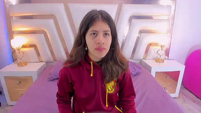 Snapshot of MiaQueen021 chatting on March 15, 2025, 12:24 pm MiaQueen021 online show from March 15, 2025, 12:24 pm