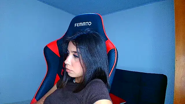 Rousse violett online show from November 4, 2025, 9:58 pm