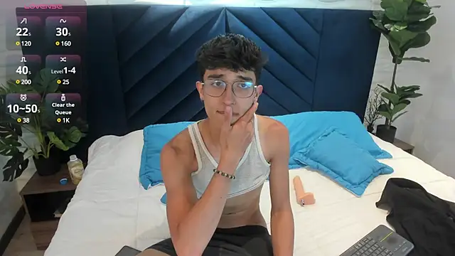 Snapshot of tim__fox chatting on February 13, 2025, 8:24 pm tim fox online show from February 13, 2025, 8:24 pm