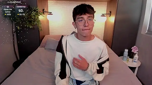 Snapshot of tim__fox chatting on February 18, 2025, 7:30 pm tim fox online show from February 18, 2025, 7:30 pm