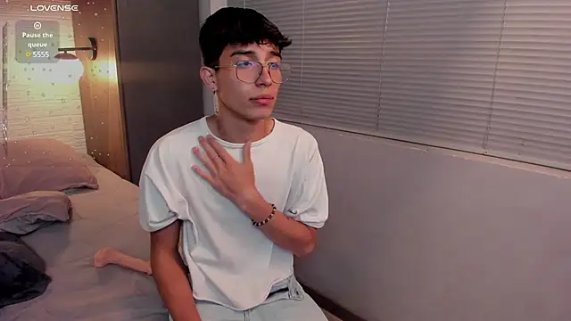 Snapshot of tim__fox chatting on February 18, 2025, 11:08 pm tim fox online show from February 18, 2025, 11:08 pm