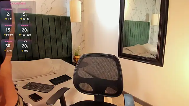 Snapshot of tim__fox chatting on September 29, 2025, 12:10 pm tim fox online show from September 29, 2025, 12:10 pm