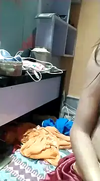 SANA-LEONI online show from February 26, 2025, 5:07 pm