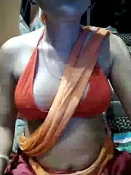 SANA-LEONI online show from March 3, 2025, 2:37 pm