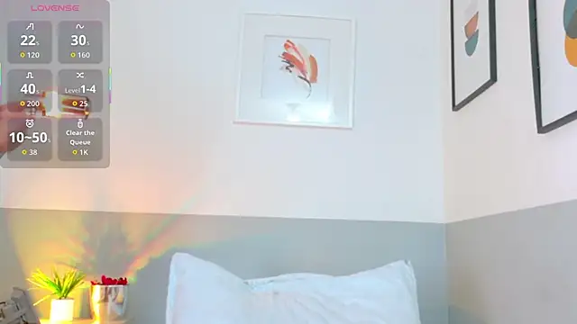 hotiergirl online show from October 9, 2025, 12:25 pm