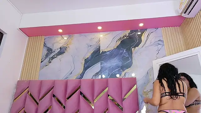 hotiergirl online show from November 17, 2025, 12:11 pm