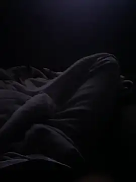 Snapshot of emmarod18 chatting on December 17, 2025, 8:20 am emmarod18 online show from December 17, 2025, 8:20 am