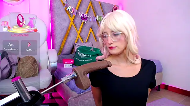 Snapshot of SussanHottye1_ chatting on November 30, 2025, 11:14 am SussanHottye1 online show from November 30, 2025, 11:14 am