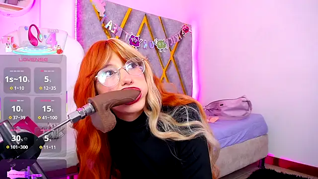 Snapshot of SussanHottye1_ chatting on December 1, 2025, 10:31 am SussanHottye1 online show from December 1, 2025, 10:31 am