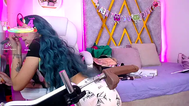 Snapshot of SussanHottye1_ chatting on December 5, 2025, 10:24 am SussanHottye1 online show from December 5, 2025, 10:24 am