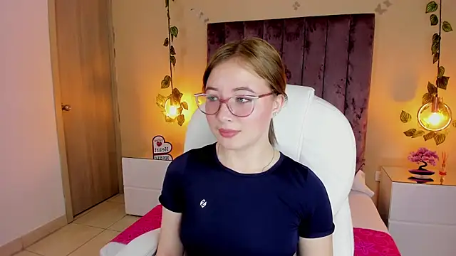 Snapshot of Dahlia_Rousse chatting on September 19, 2025, 10:21 pm Dahlia Rousse online show from September 19, 2025, 10:21 pm